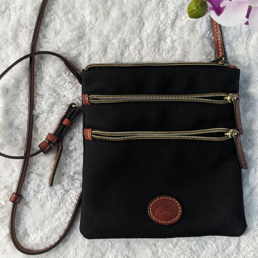 Dooney & Bourke Crossbody Bag. Triple Zip.